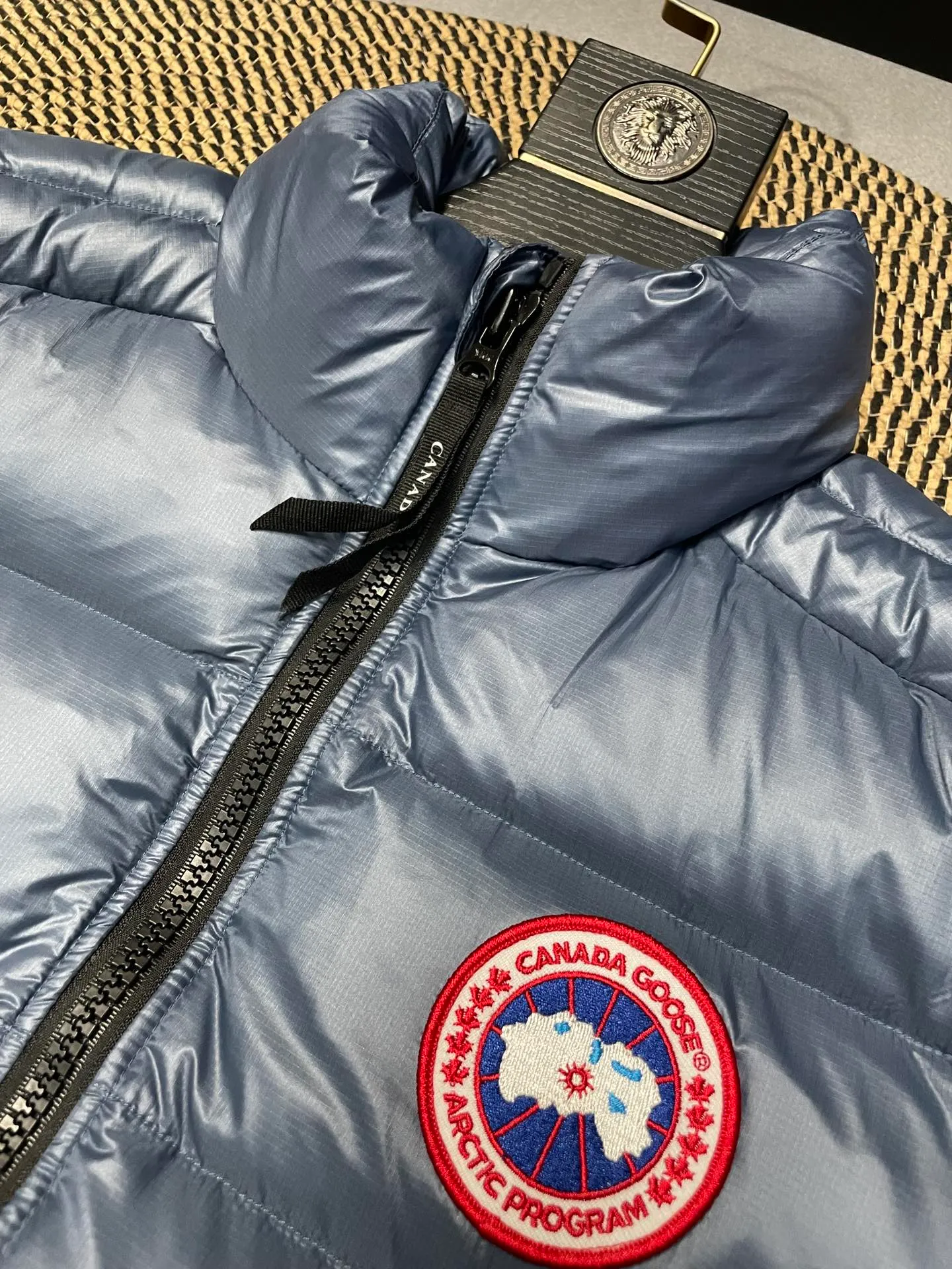 P560 Canadian brand CanadaGoose men's and women's CROFTON lightweight down vest 2229M DWR water-repellent treatment WindWall windproof fabric 700 fleece filling original mold opening details one to one production The upper body effect is stunning Exclusively available on the Xiaohongshu purchasing platform The highest version on the market Size: XS S M L XL XXL